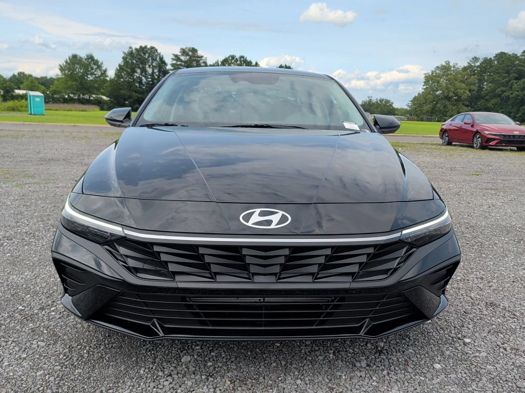New 2026 Abyss Black Hyundai SE image 2