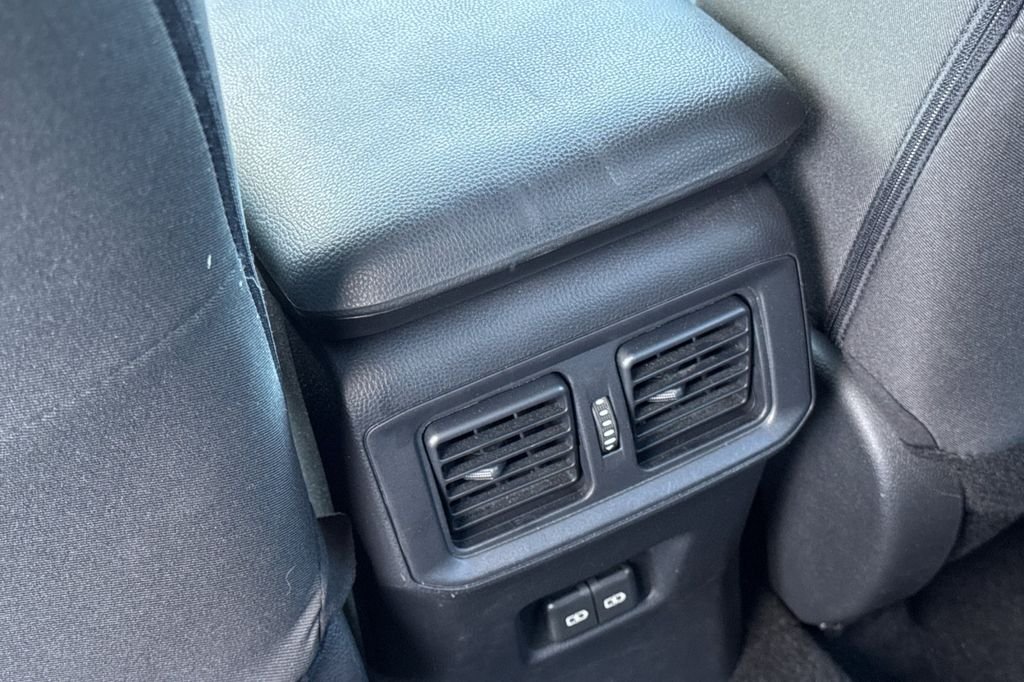 Used 2025  Toyota XLE image 16