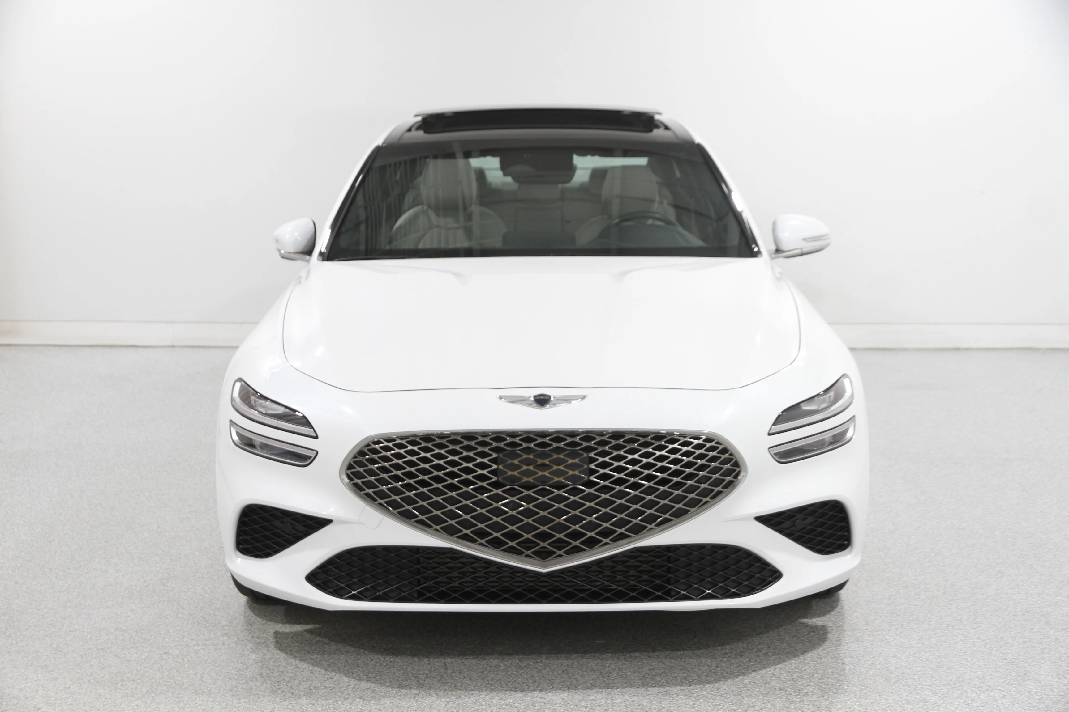 Used 2022 WHITE Genesis 2.0T image 2