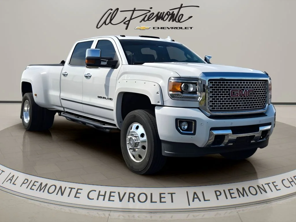 Used 2015 White GMC Denali image 1
