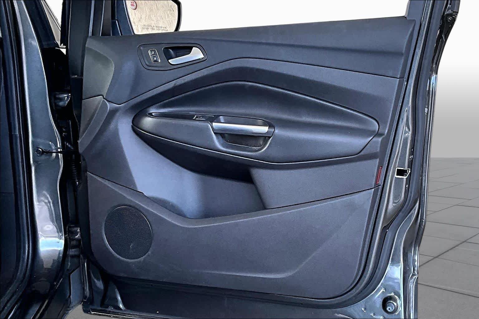 Used 2017 Magnetic Ford SE image 22