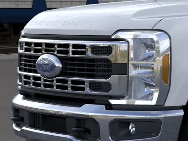 New 2026 Oxford White Ford XLT image 17