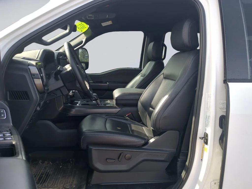 Used 2025  Ford Lariat image 12