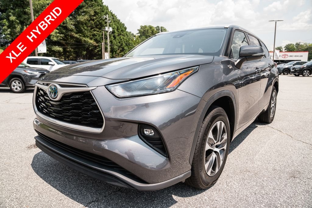 Used 2022 Magnetic Gray Metallic Toyota XLE image 3