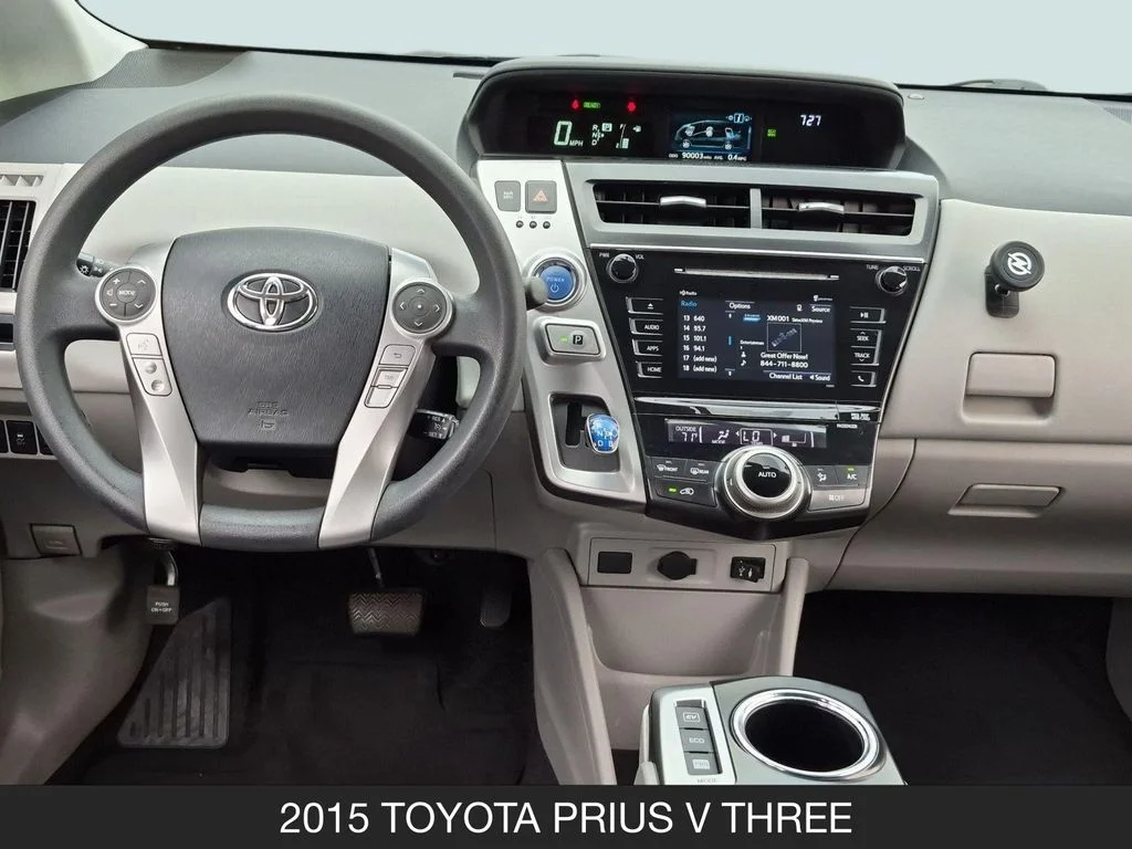 Used 2015 White Toyota Three image 13