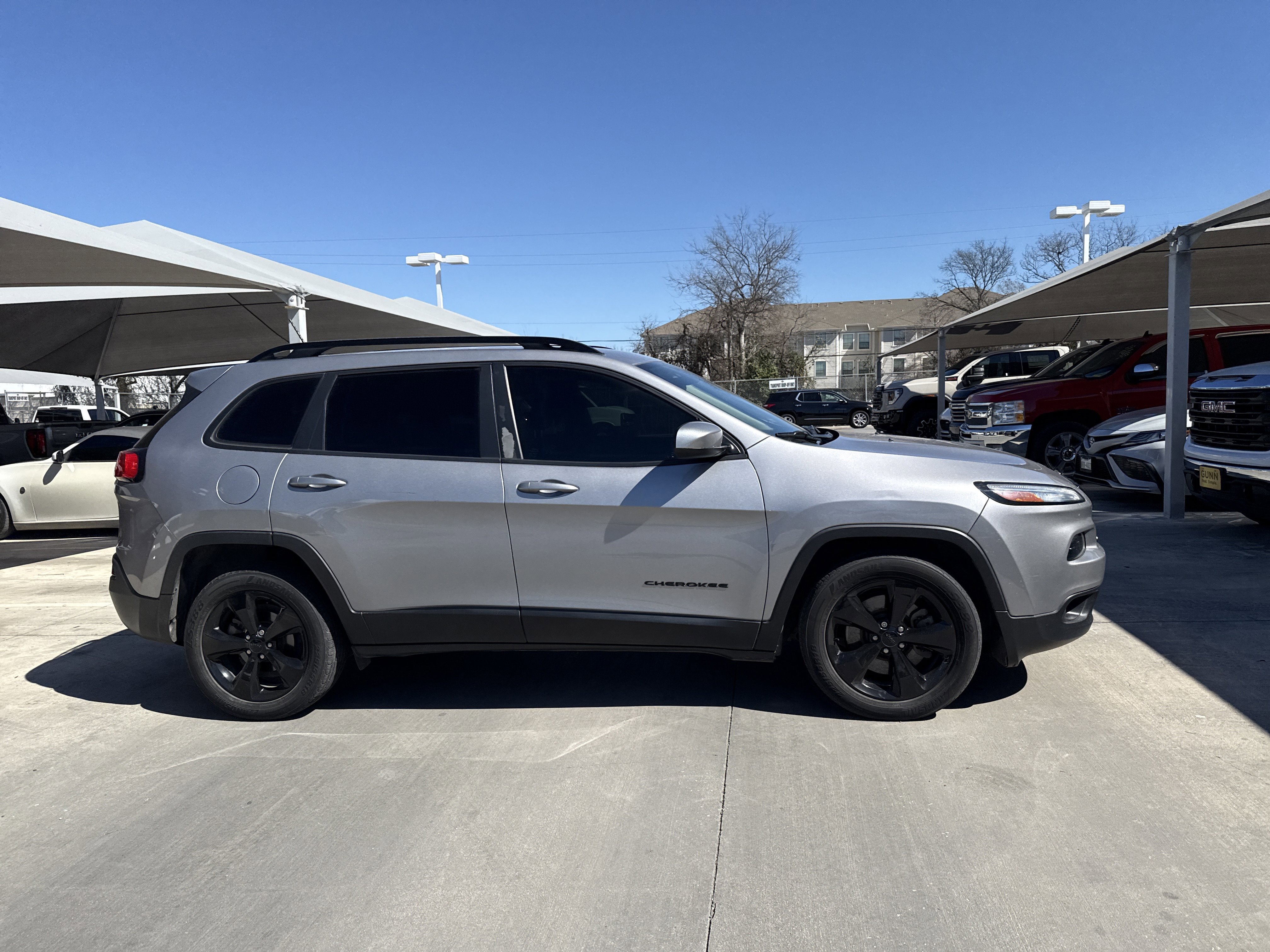 Used 2018 Jeep Cherokee Latitude with VIN 1C4PJLCB5JD537662 for sale in Selma, TX