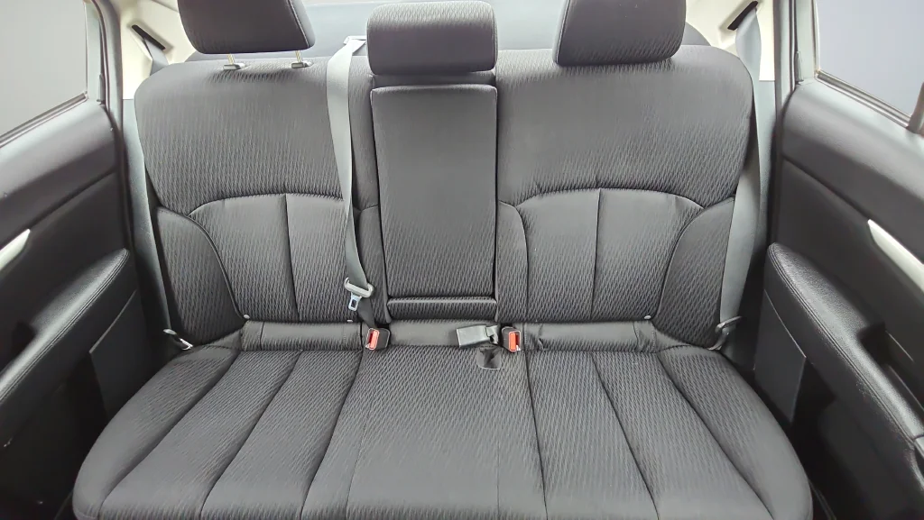 Used 2012  Subaru 2.5i image 21