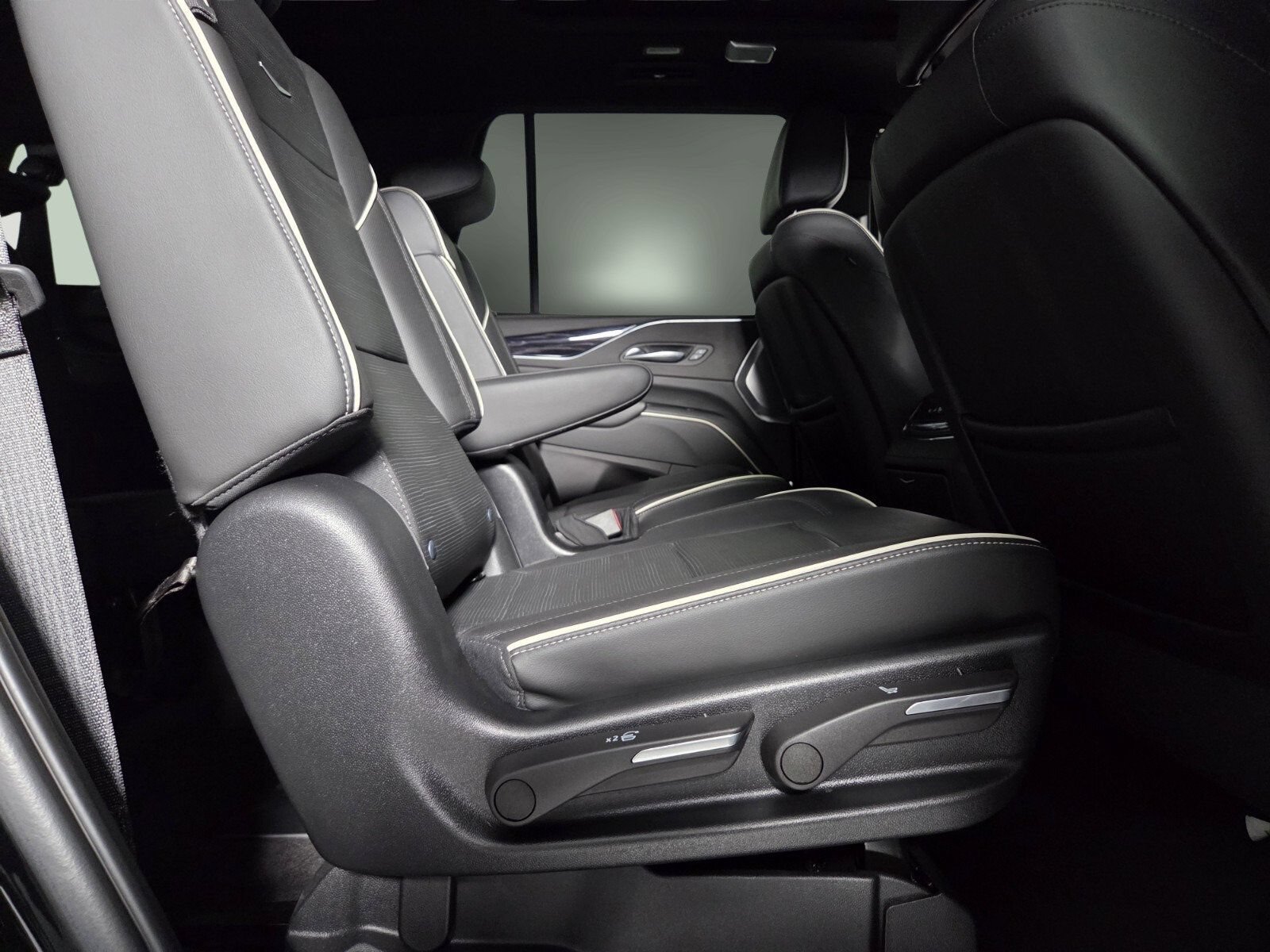 Used 2022 BLACK RAVEN Cadillac Sport image 15