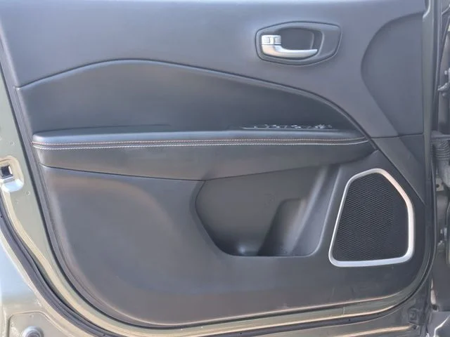 Used 2017 Green Jeep Latitude image 12