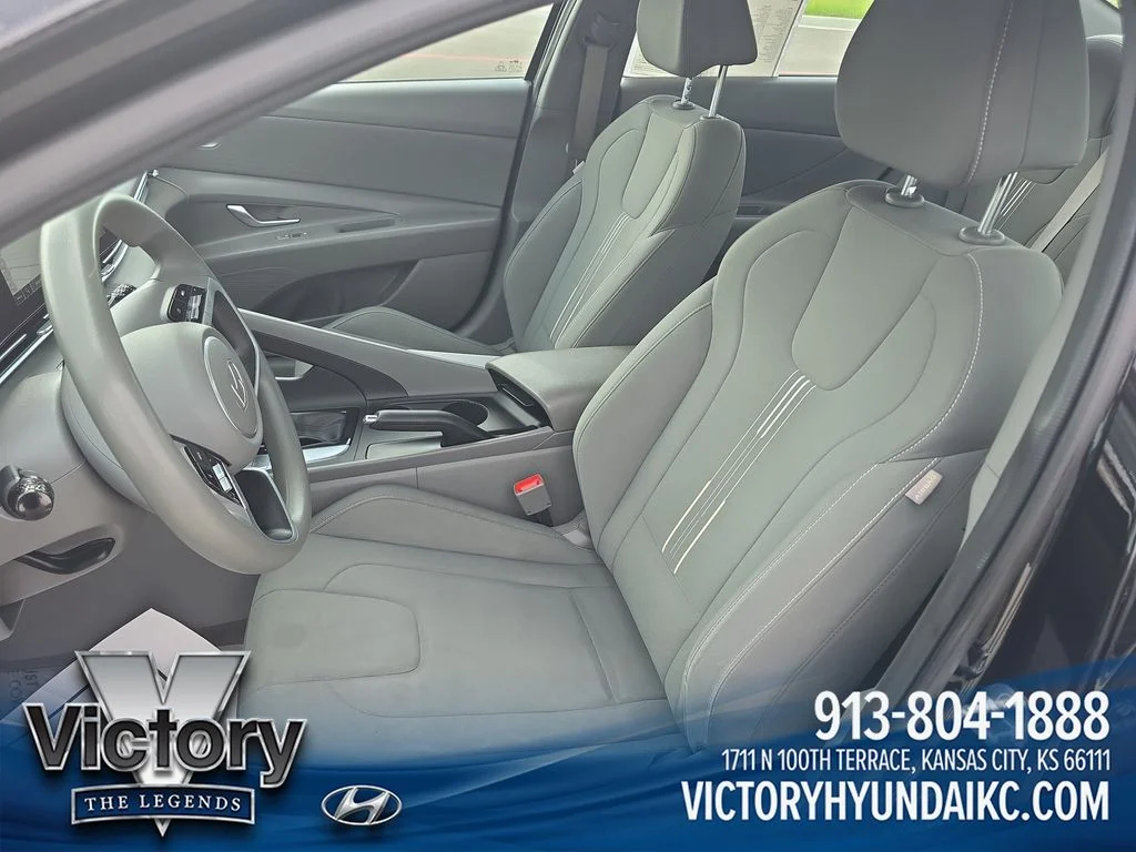 Used 2024 Black Hyundai SEL image 9