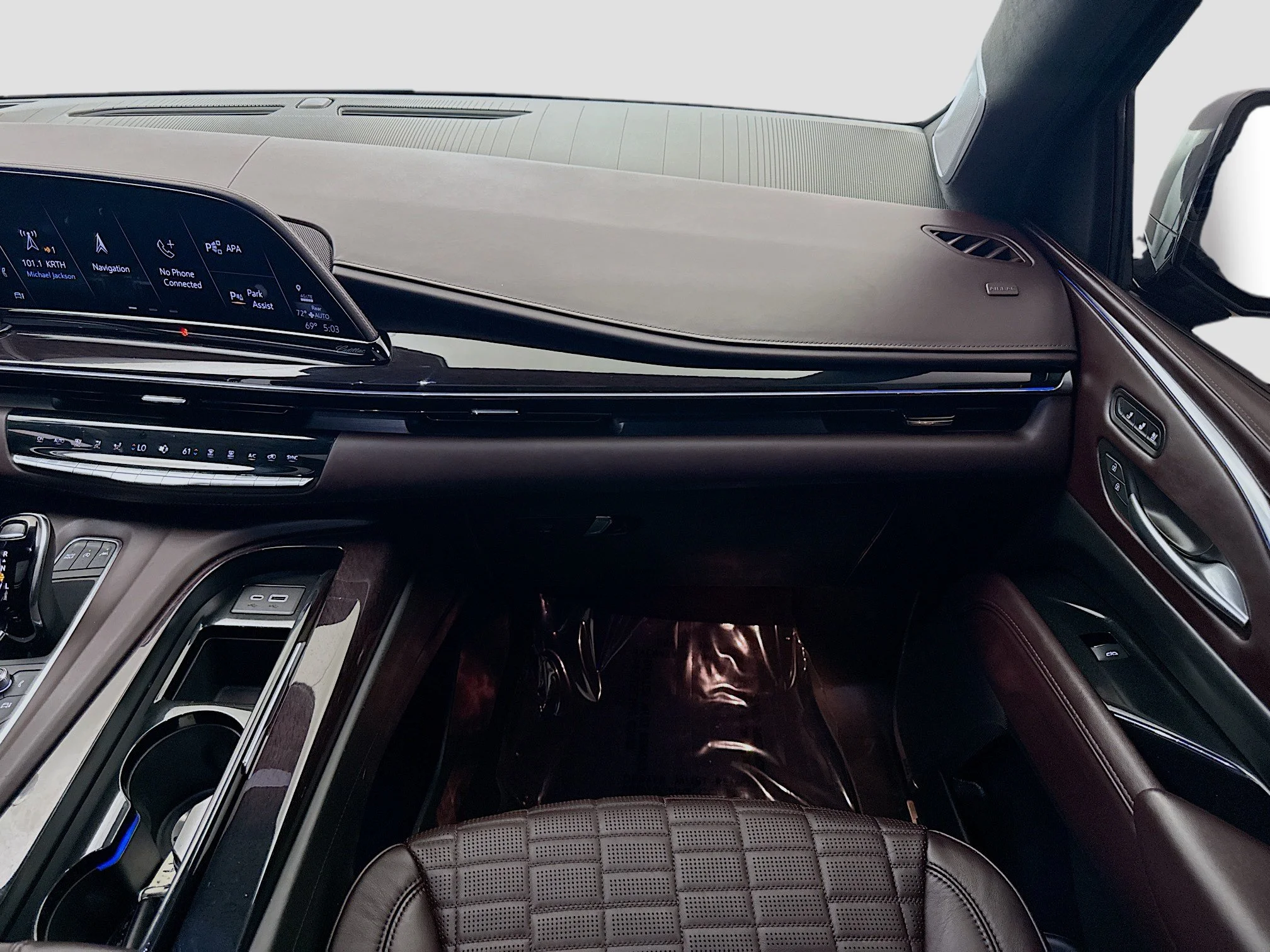 Used 2022 Satin Steel Metallic Cadillac Sport Platinum image 26