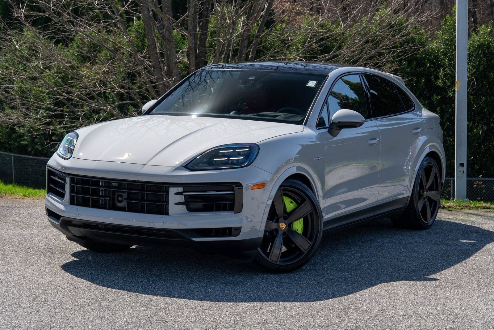 Used 2025 White Porsche S E-Hybrid Coupe image 2
