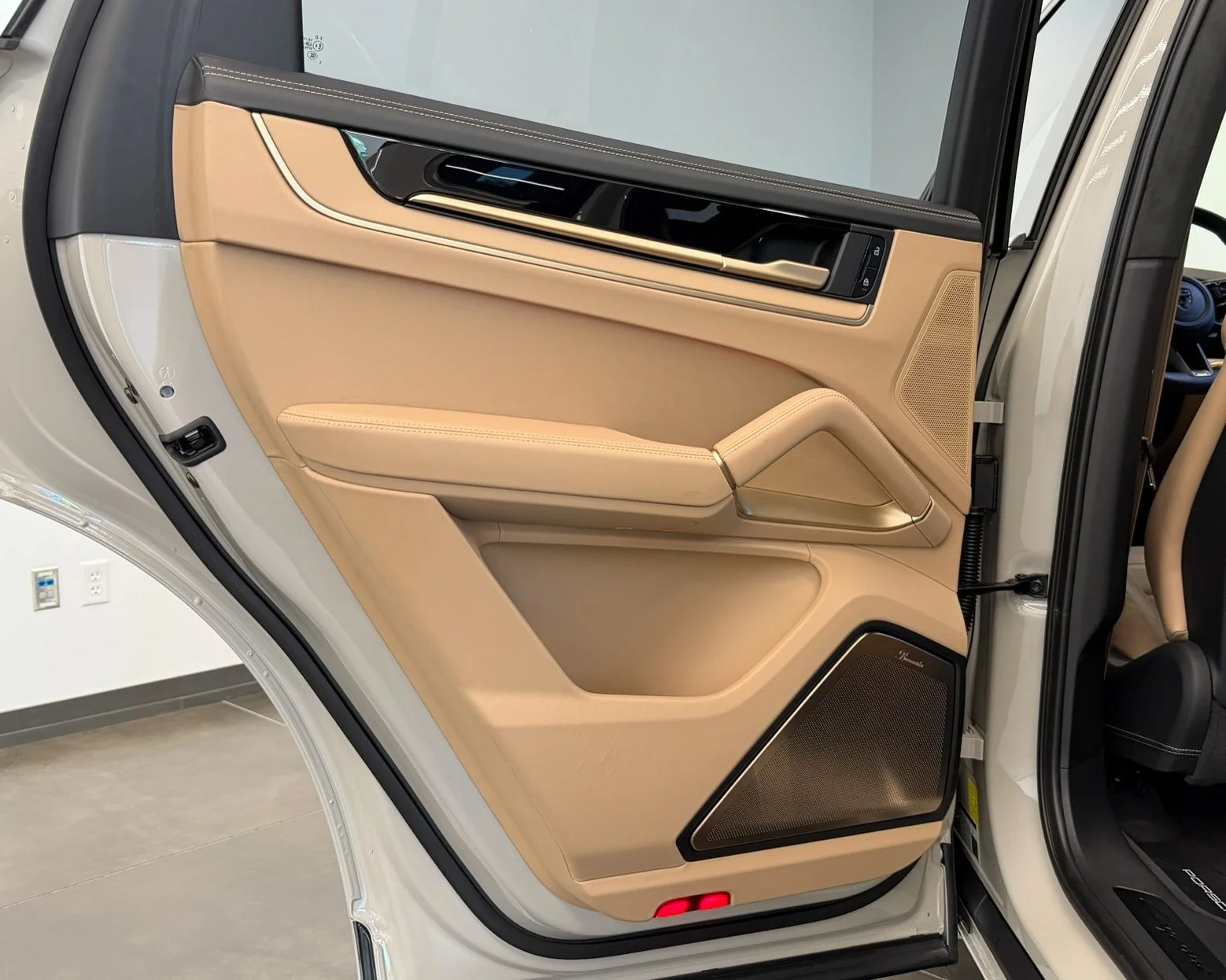 Used 2025 White Porsche Turbo image 24