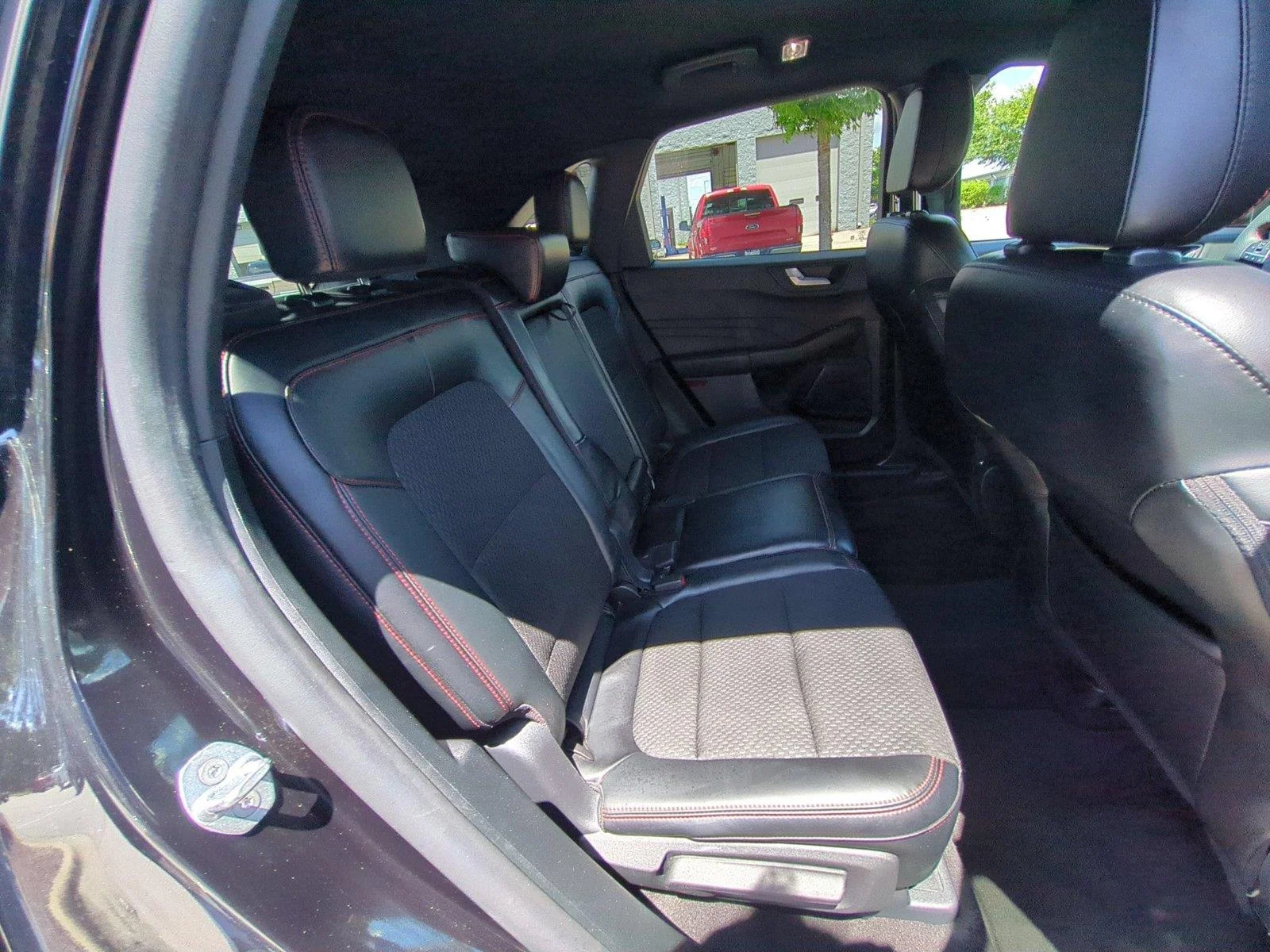 Used 2025 Agate Black Ford ST-Line Select image 34