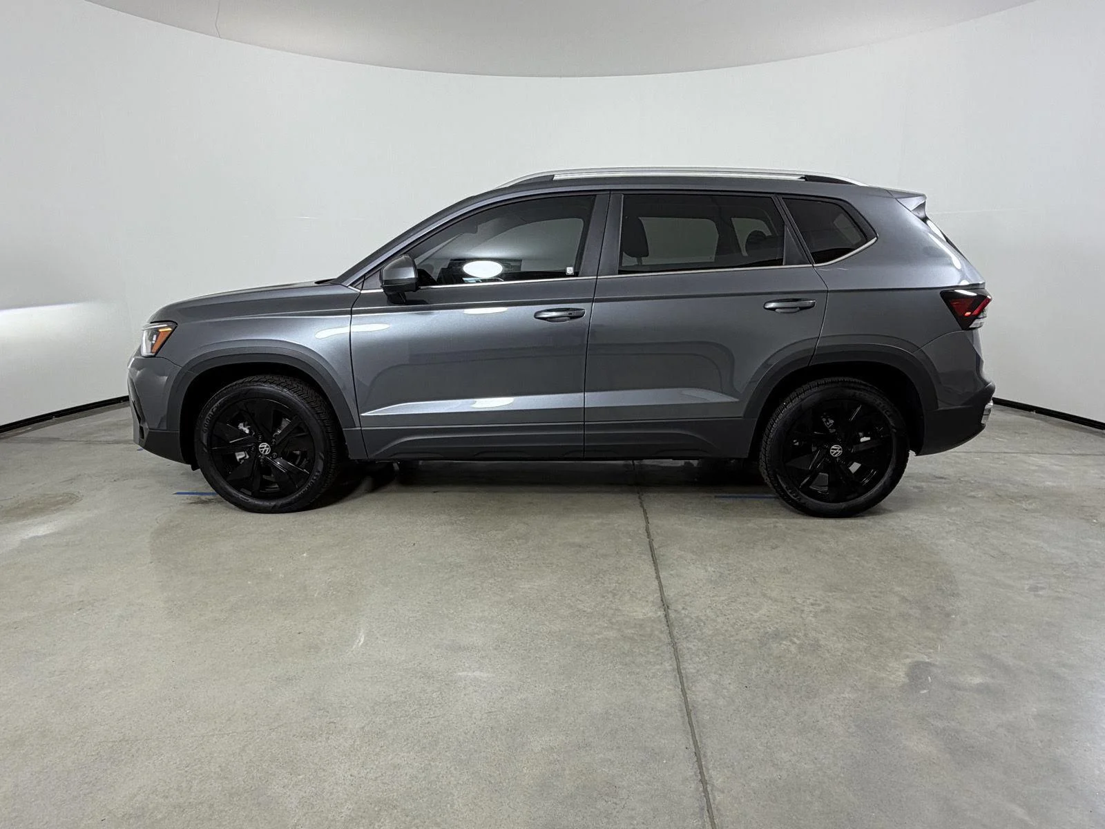 New 2026 GRAY Volkswagen SE image 8