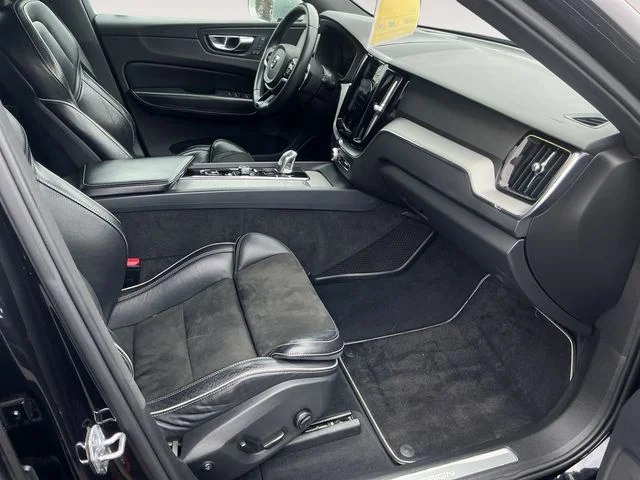Used 2018 Black Volvo T8 R-Design image 15