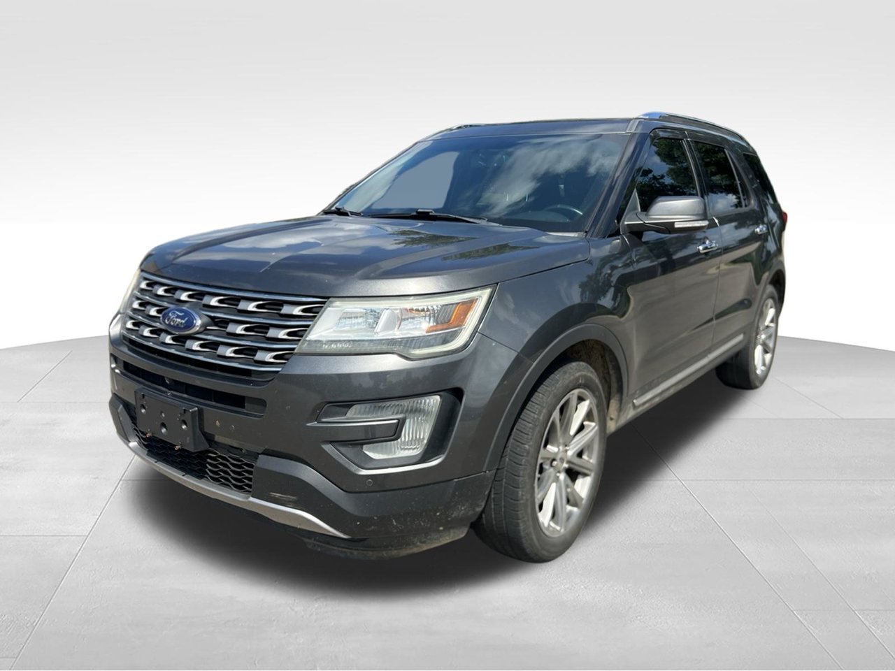 Used 2017 Gray Ford Limited image 1