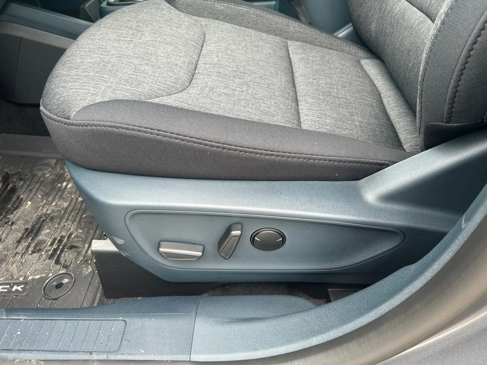 New 2026 Carbonized Grey Metallic Ford XLT image 14