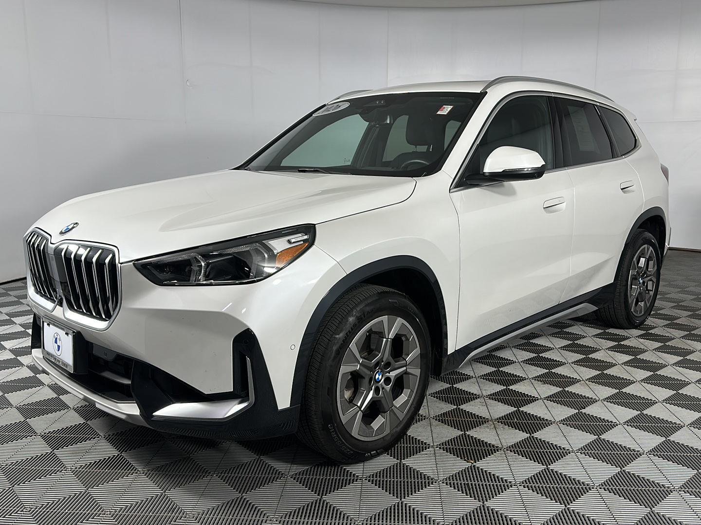 New 2026 Mineral White Metallic BMW xDrive28i image 5