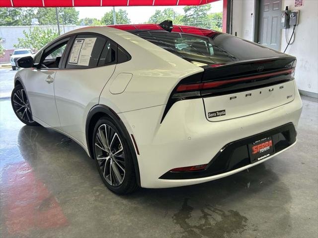 Certified Used 2023 PLATINUM WHITE PEARL MC. Toyota  image 5