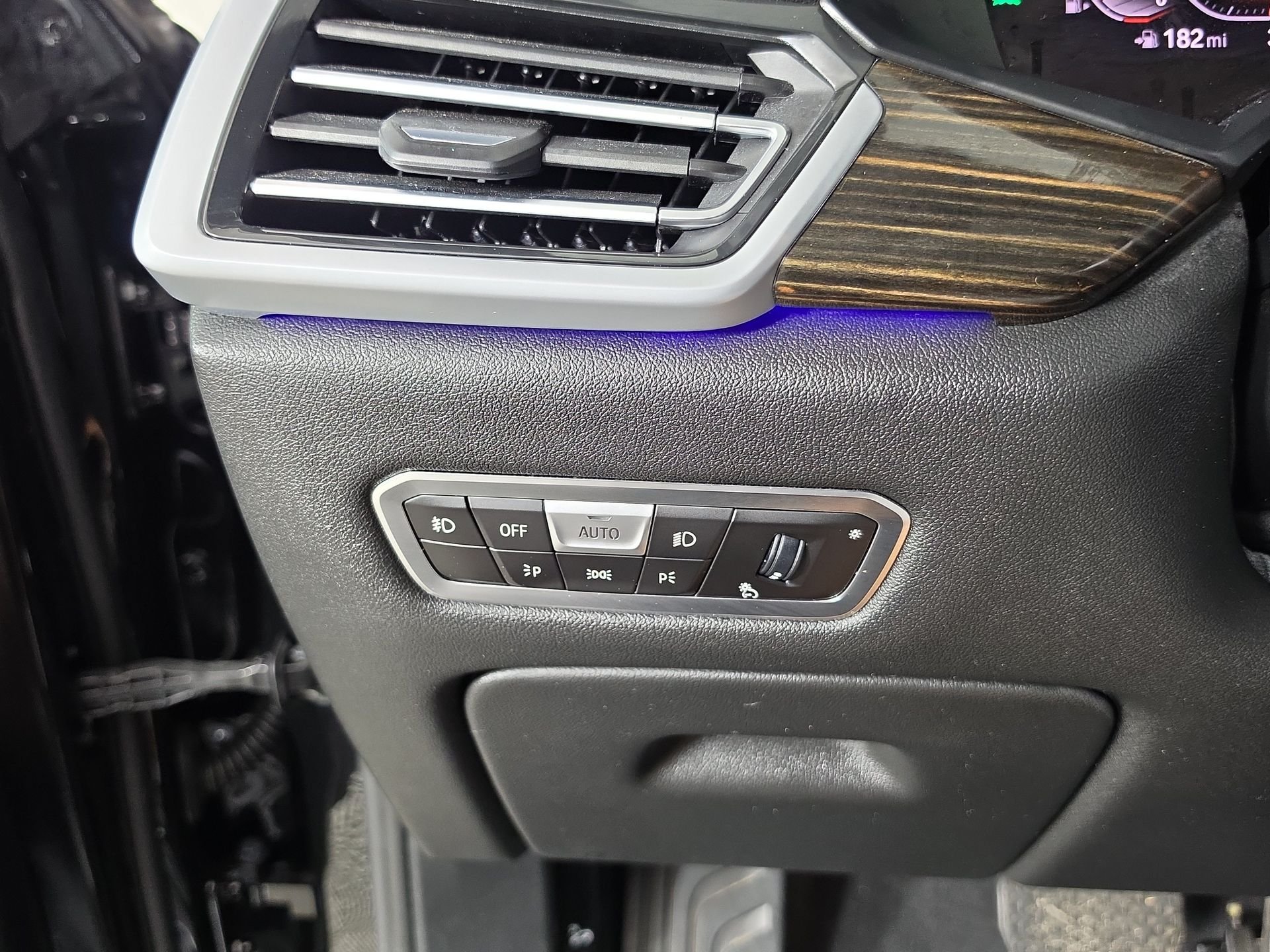 Used 2020 Black BMW sDrive40i image 22