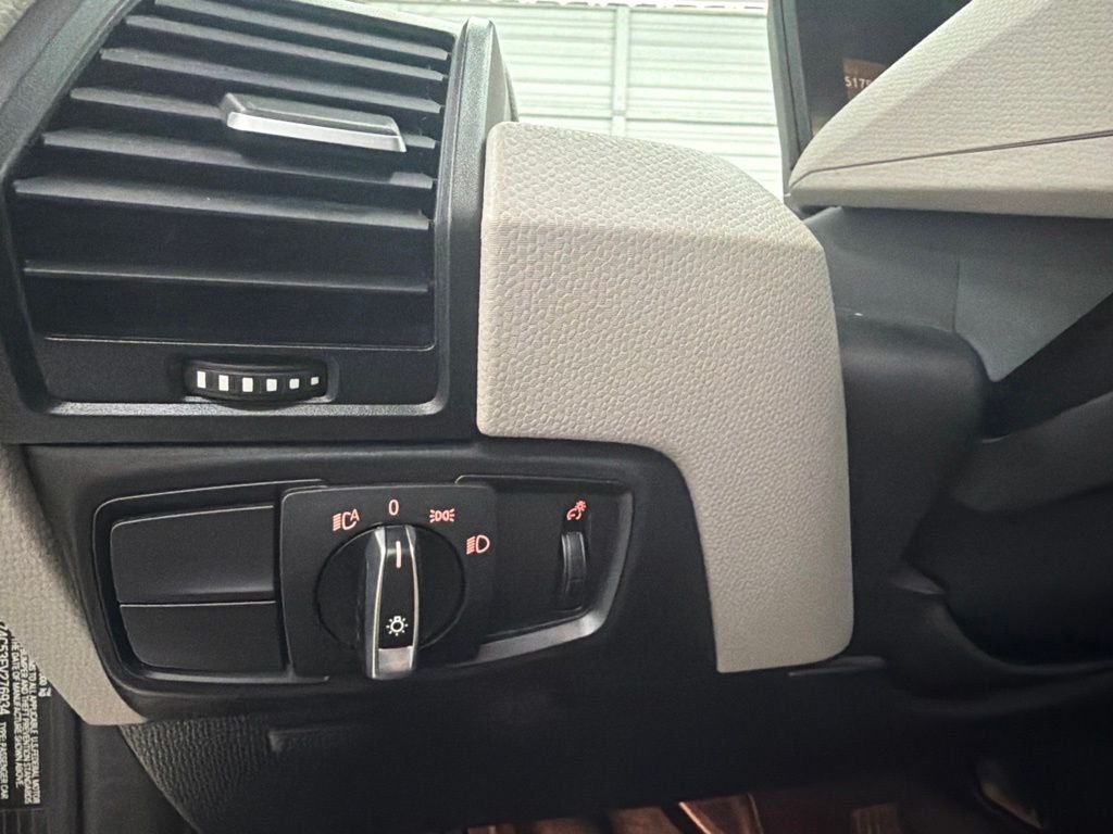 Used 2014 White BMW with Range Extender image 23