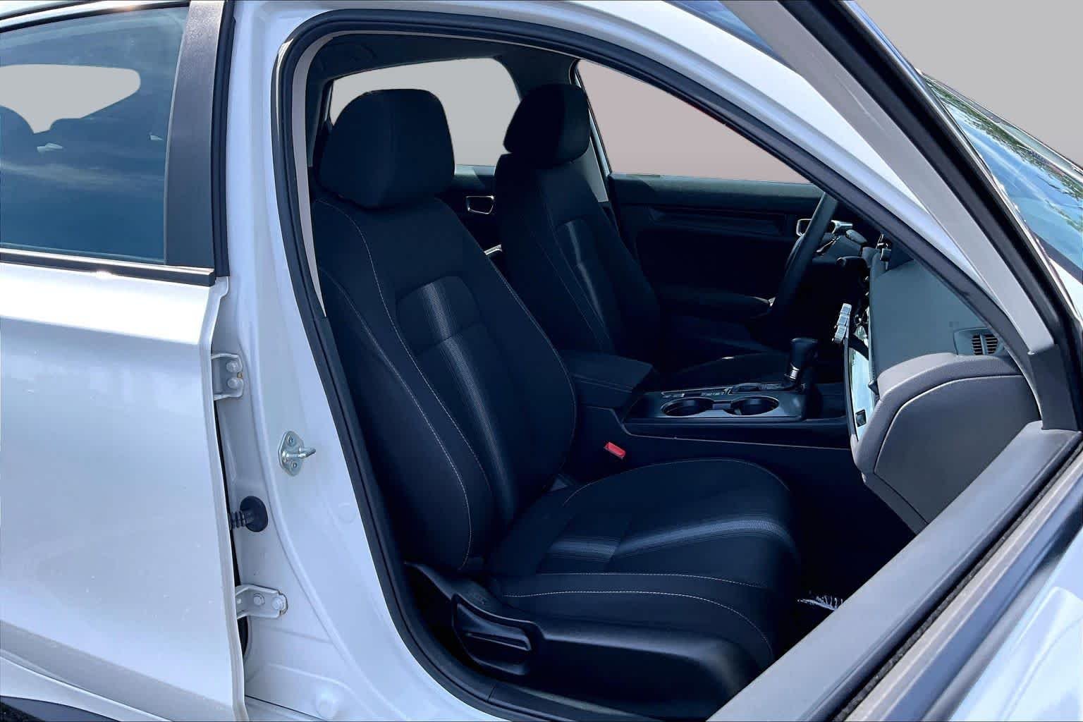 Used 2024 Platinum White Pearl Honda LX image 9