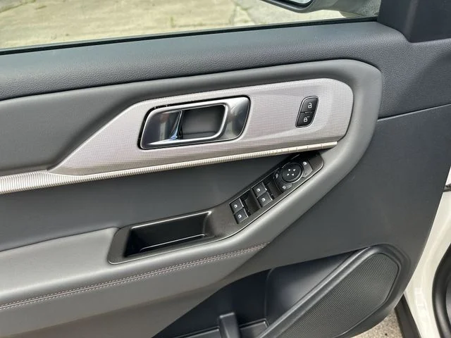 New 2026 Star White Metallic Tri-Coat Ford Active image 17