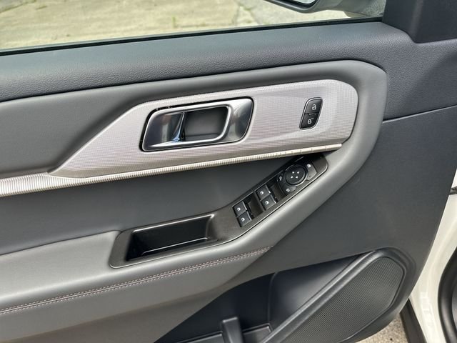 New 2026 Star White Metallic Tri-Coat Ford Active image 17