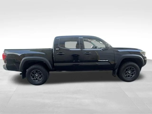 Used 2018 Black Toyota SR5 image 6