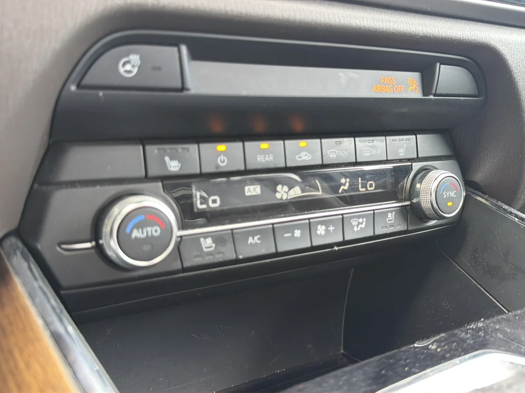 Used 2020 White Mazda Signature image 21