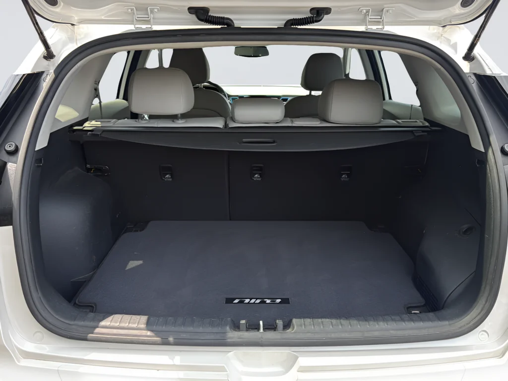Used 2019 White Kia EX image 35