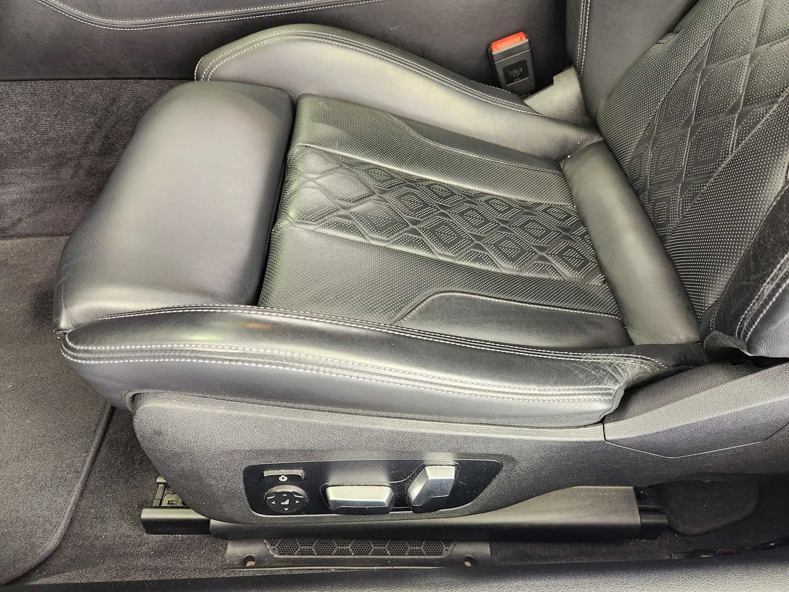 Used 2023 Marina Bay Blue Metallic BMW Competition image 17