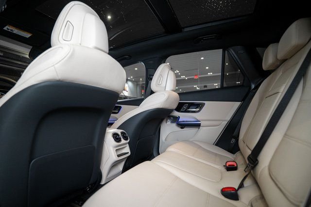 New 2026 Polar White Mercedes-Benz GLC 300 image 29