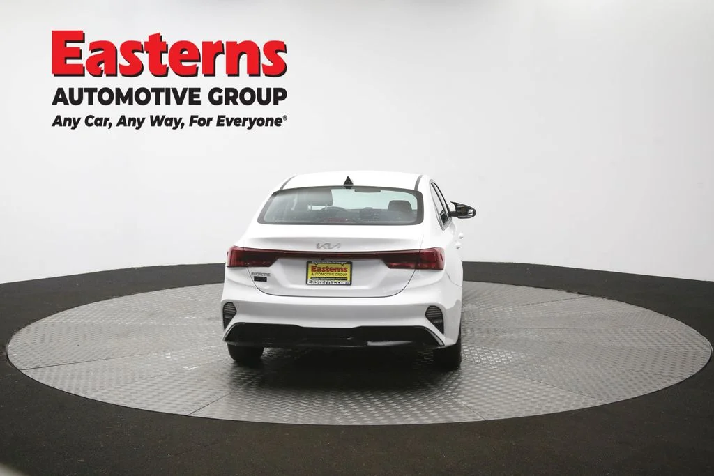 Used 2022 White Kia LXS image 37