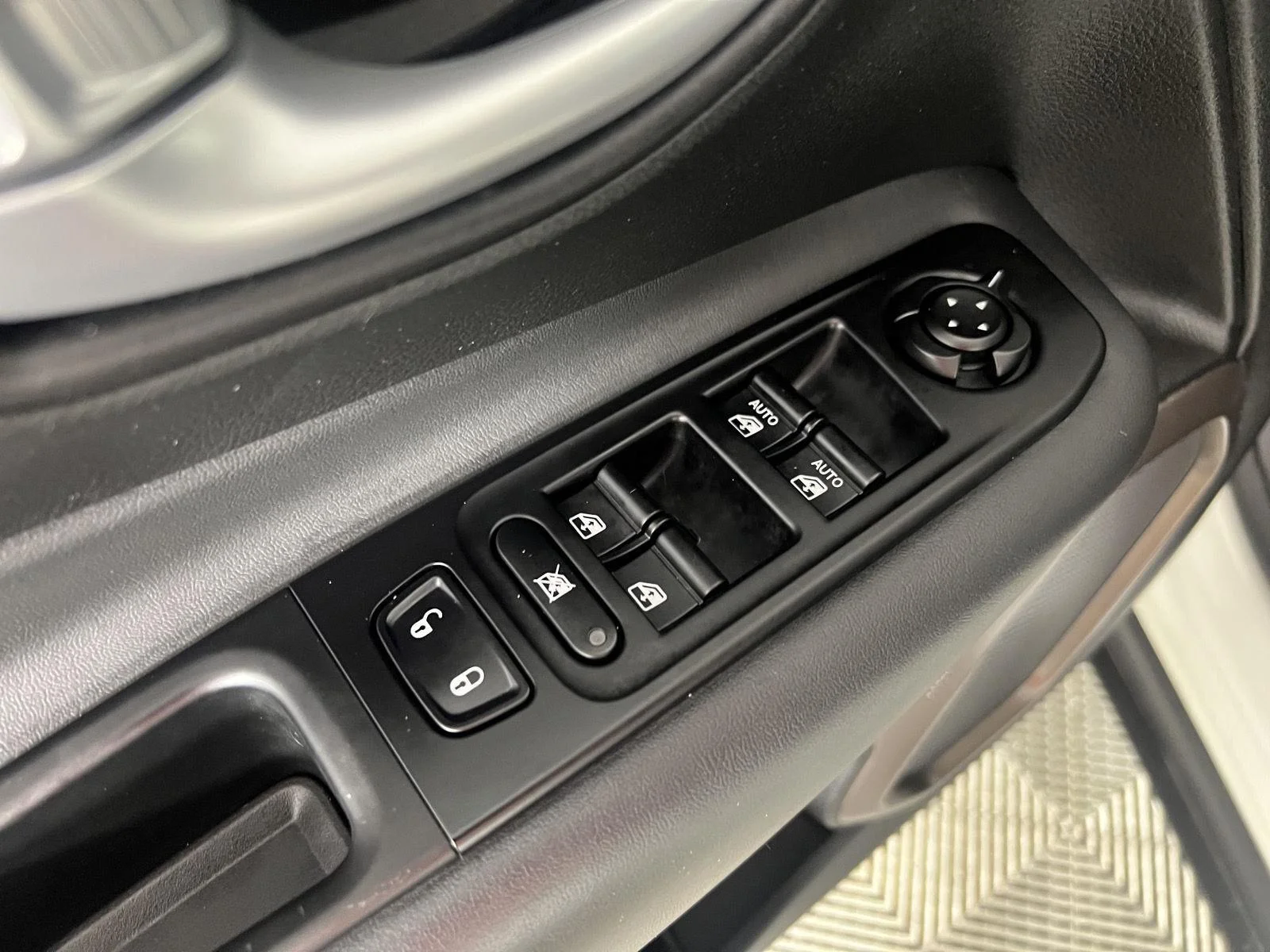 Used 2023  Jeep Upland image 33
