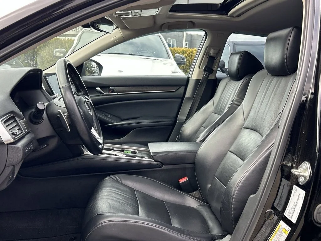 Used 2018  Honda Sedan 1.5T Touring CVT One Owner   No Reported Acc image 19