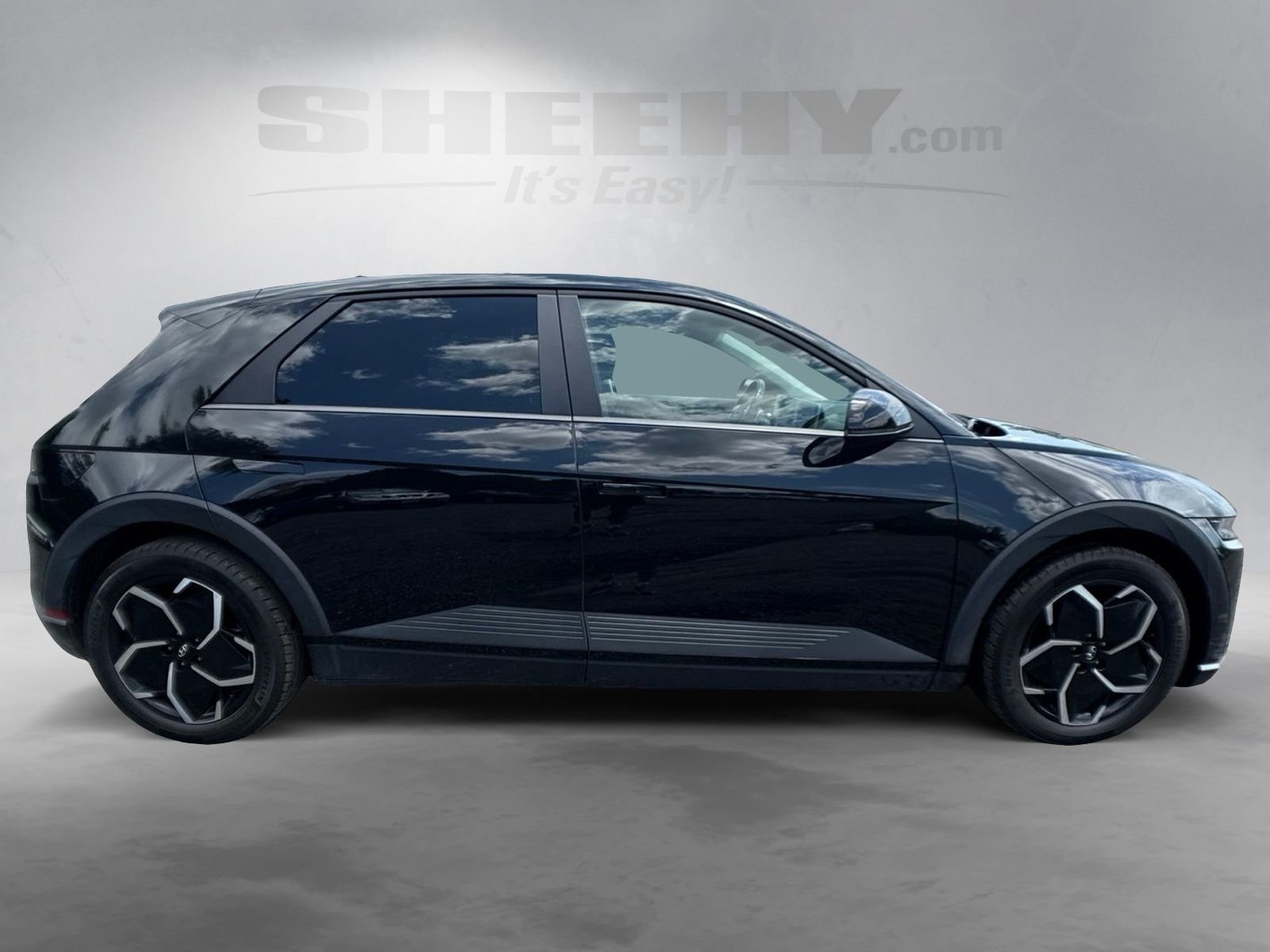 Used 2024 Black Hyundai SEL image 11