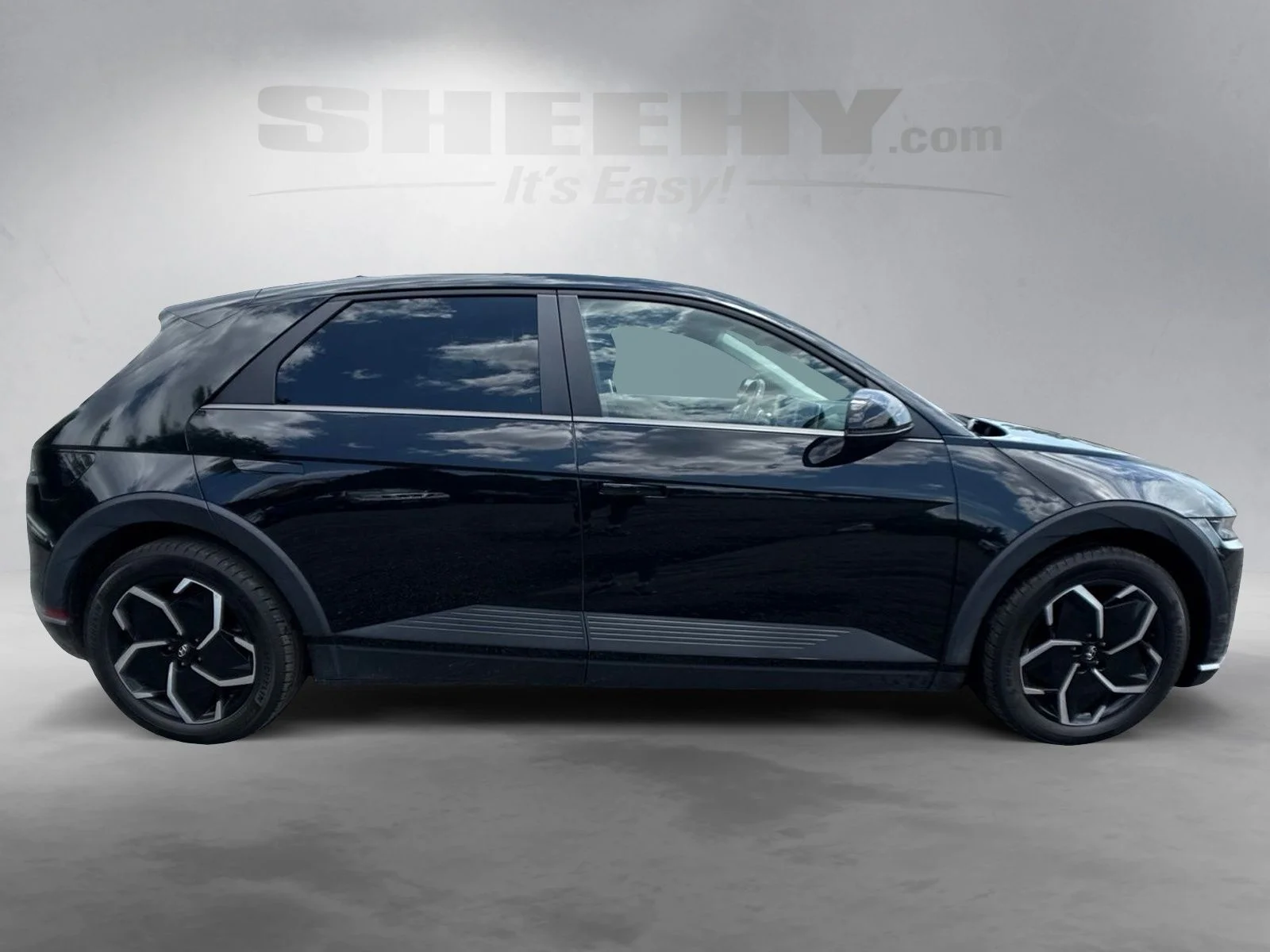 Used 2024 Black Hyundai SEL image 11