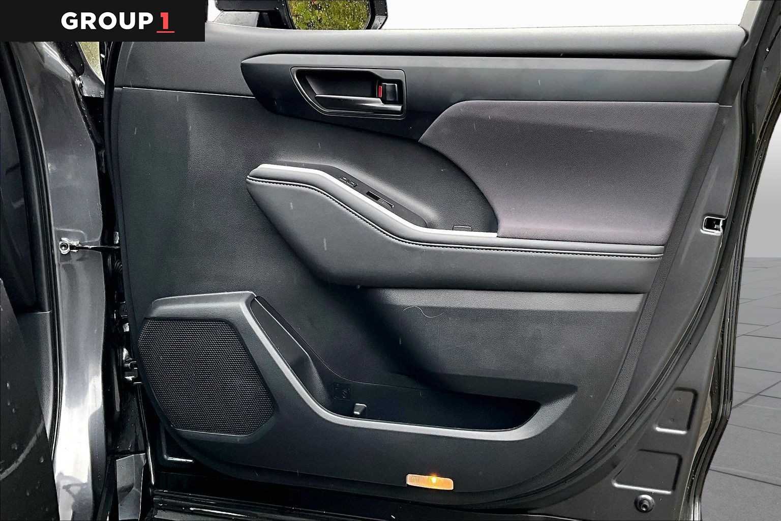 2025 Toyota Highlander LE - Photo 23
