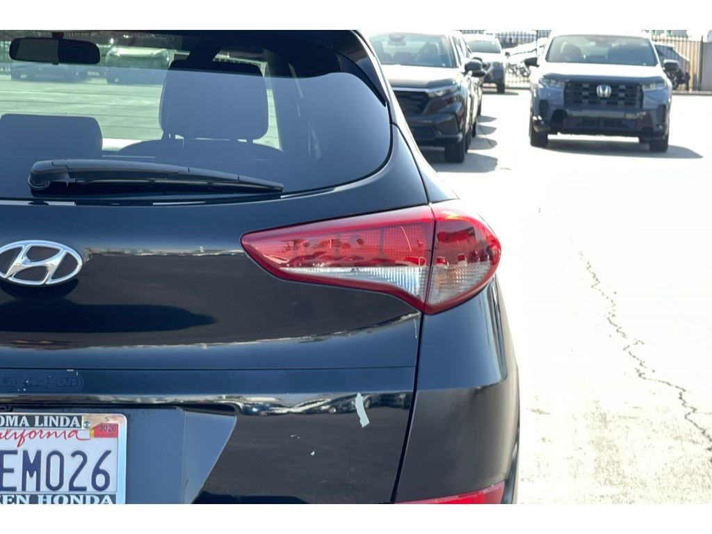 Used 2016 Ash Black Hyundai SE image 15