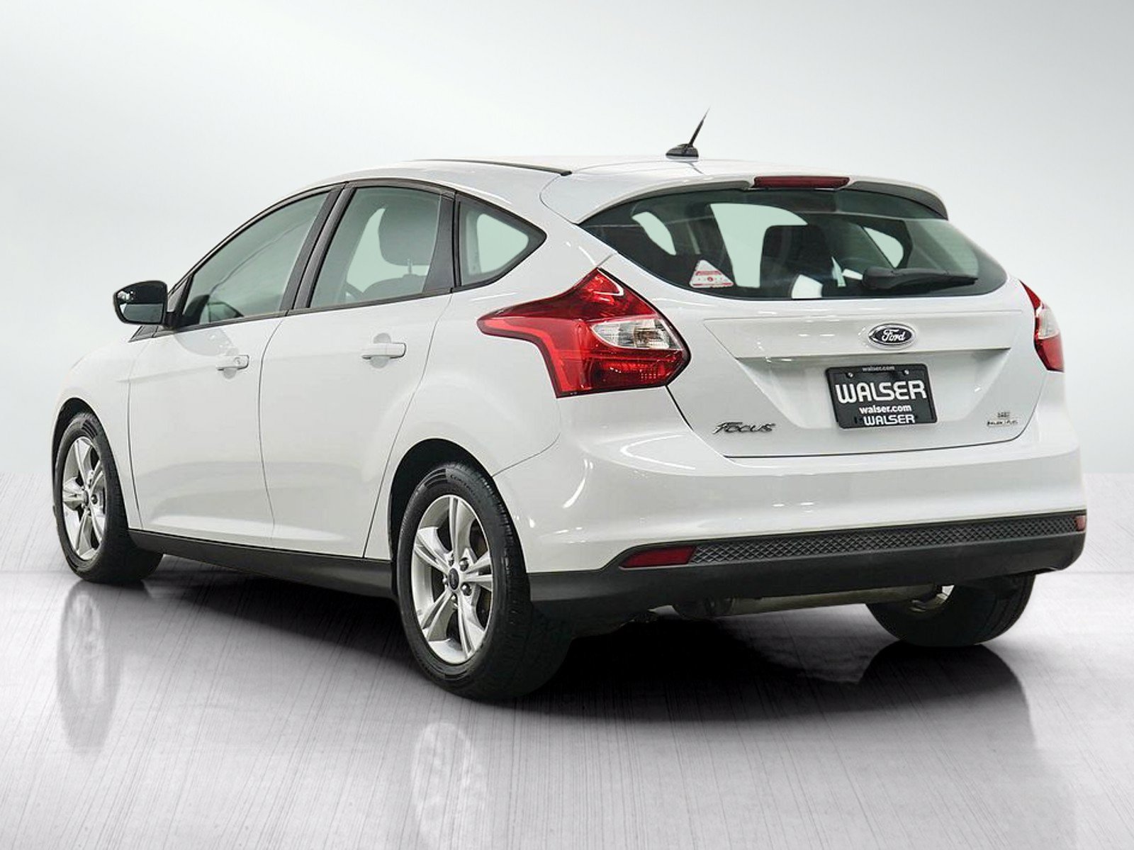 Used 2014 Oxford White Ford 5dr HB SE image 3