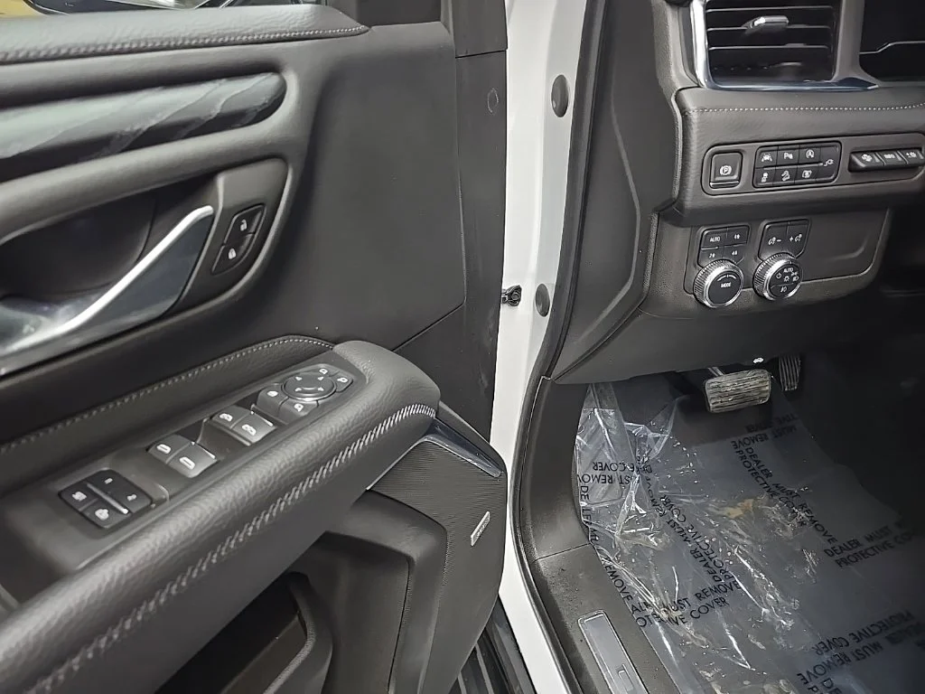 Used 2022 White GMC Denali image 30