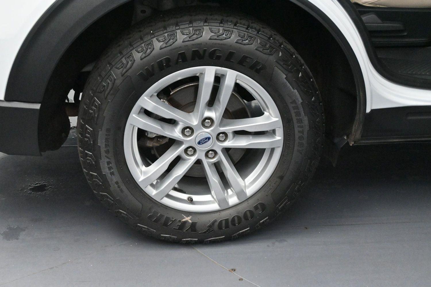 Used 2023 Oxford White Ford XLT image 36