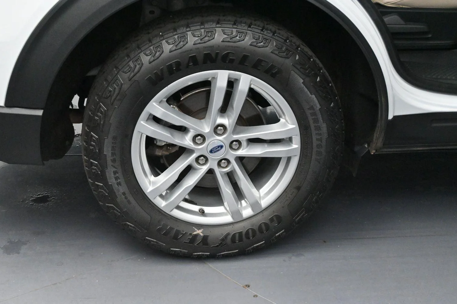 Used 2023 Oxford White Ford XLT image 36