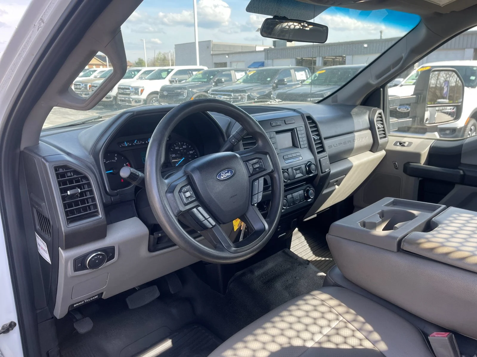 Used 2018 White Ford XL image 11
