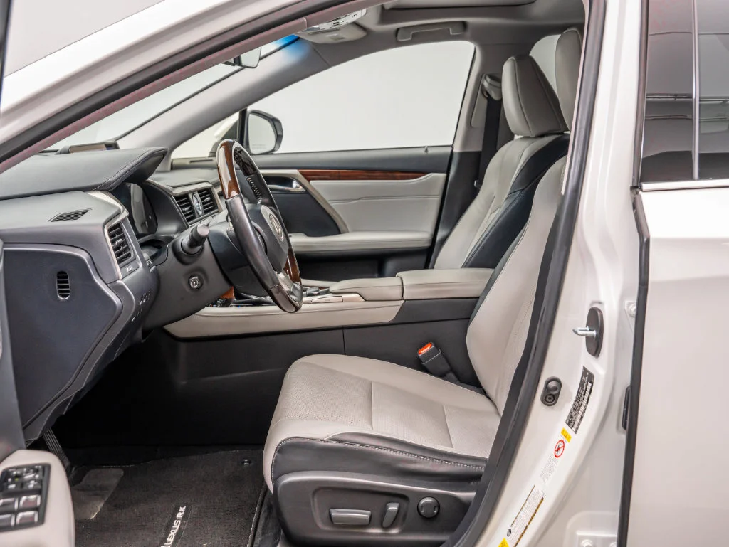 Used 2019 Eminent White Pearl Lexus 350L image 24