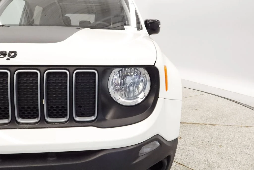 Certified Used 2023 White Jeep Latitude image 14