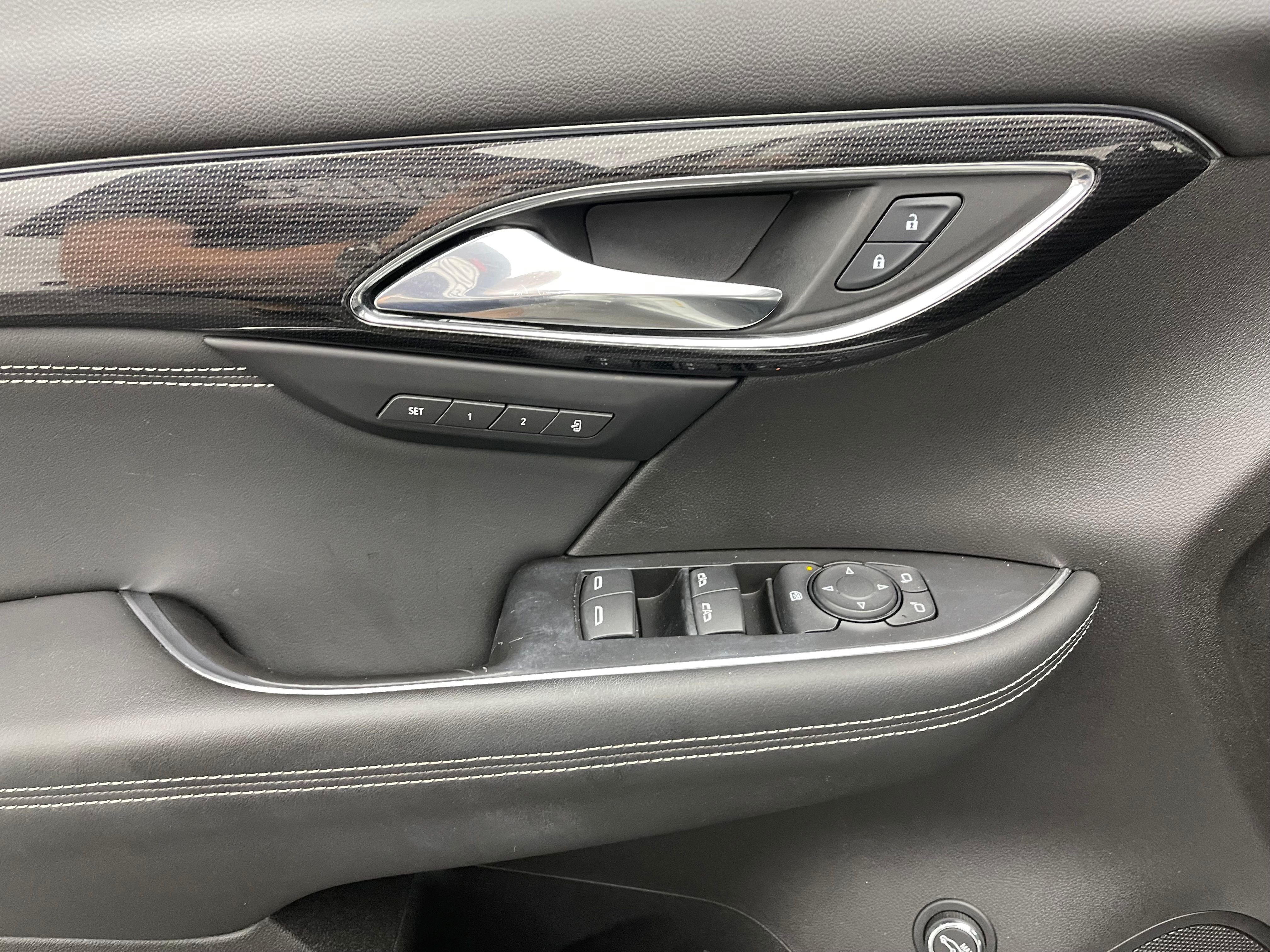 Used 2023 Summit White Buick Essence image 16