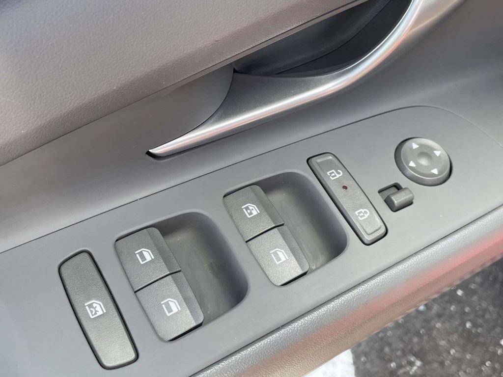 Used 2025 Red Hyundai SEL Convenience image 14